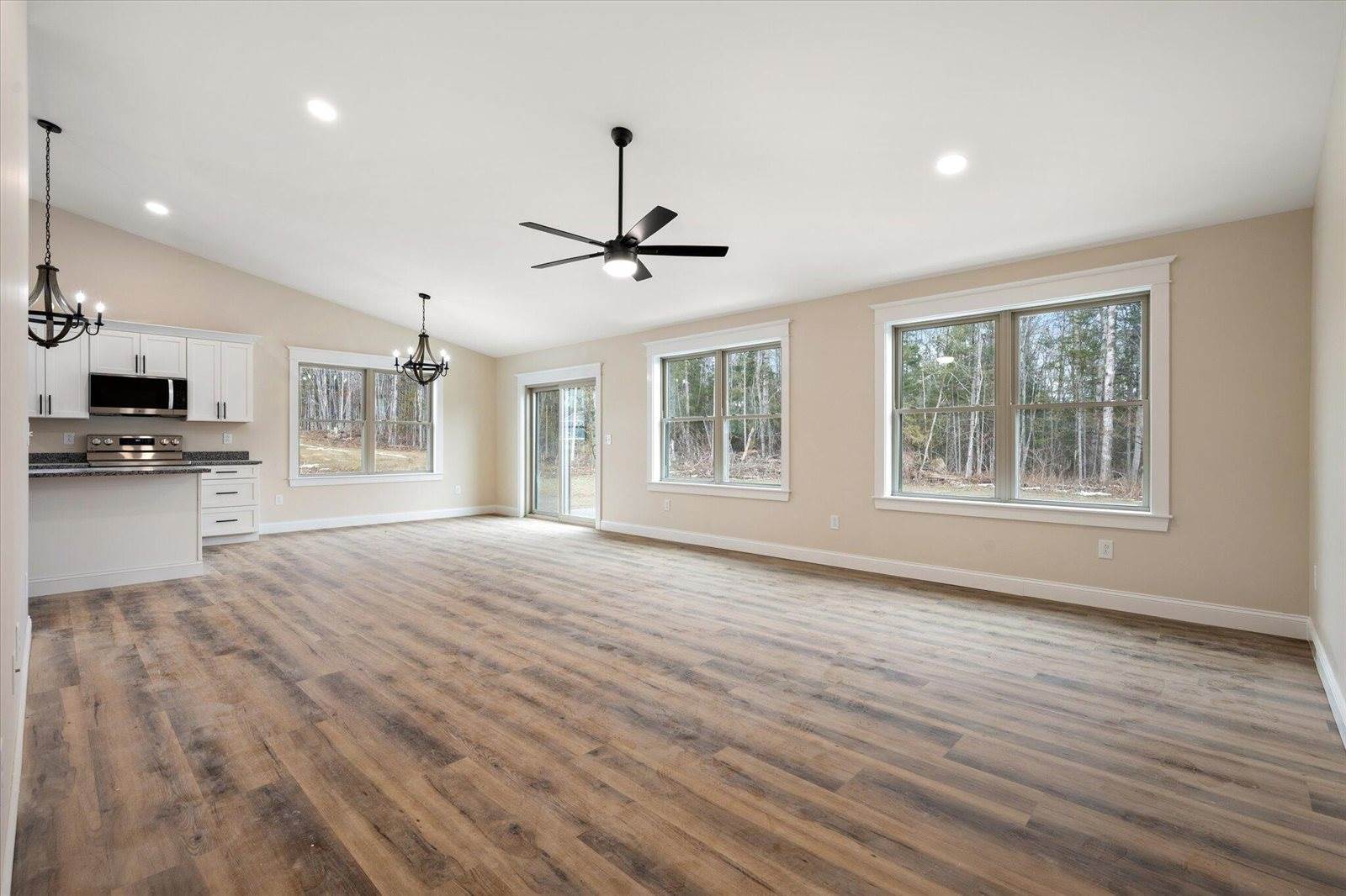 678 Streamside Avenue, Hermon, ME 04401