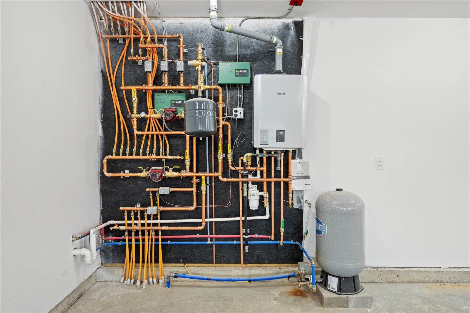 673 Streamside Avenue, Hermon, ME 04401