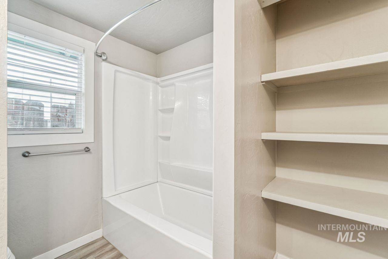 2105 Airport Ave, Caldwell, ID 83605