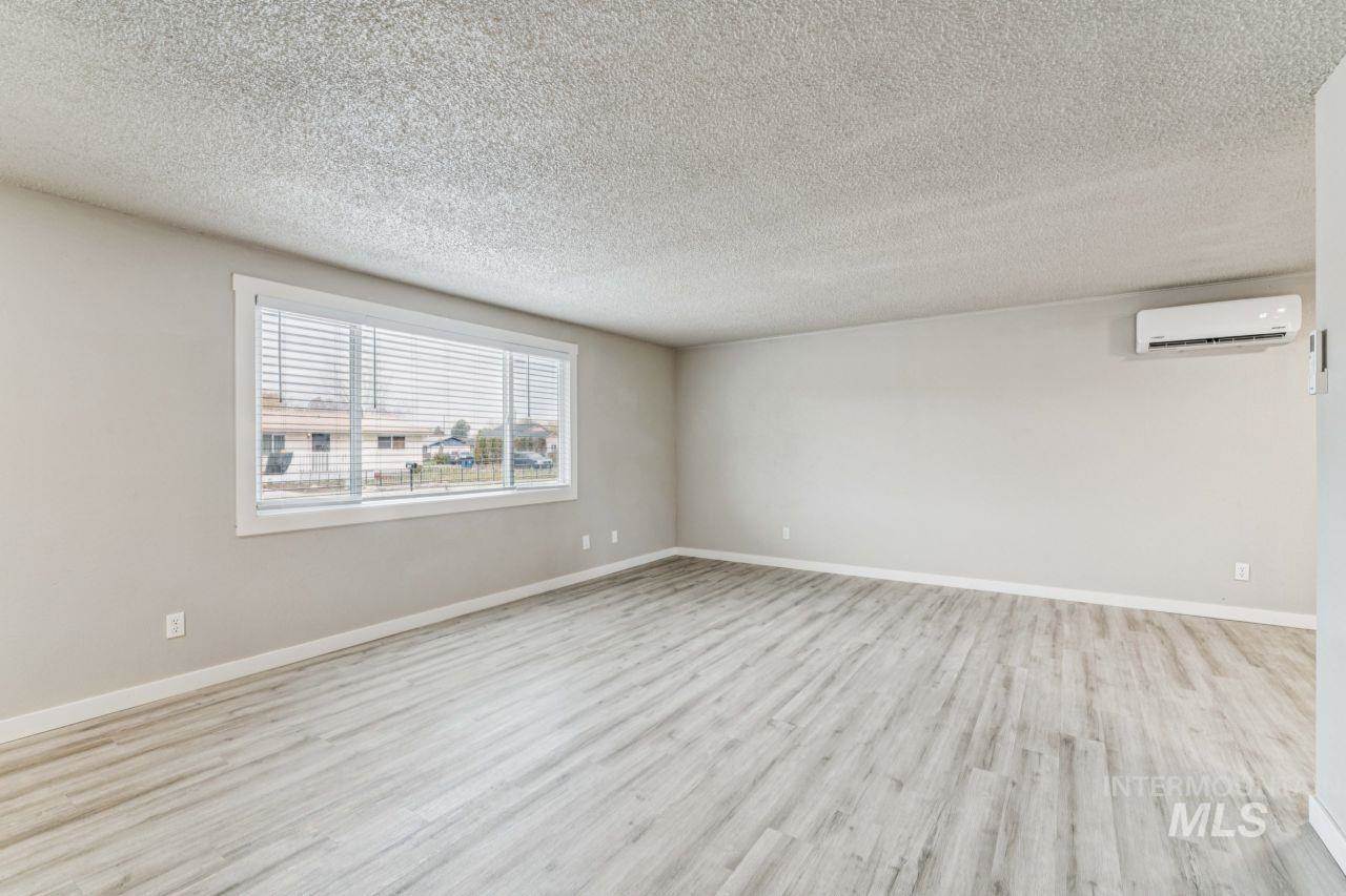 2105 Airport Ave, Caldwell, ID 83605