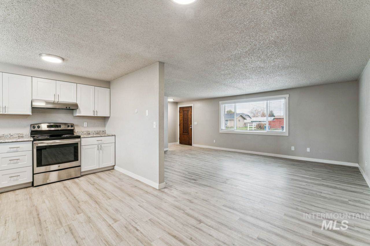 2105 Airport Ave, Caldwell, ID 83605