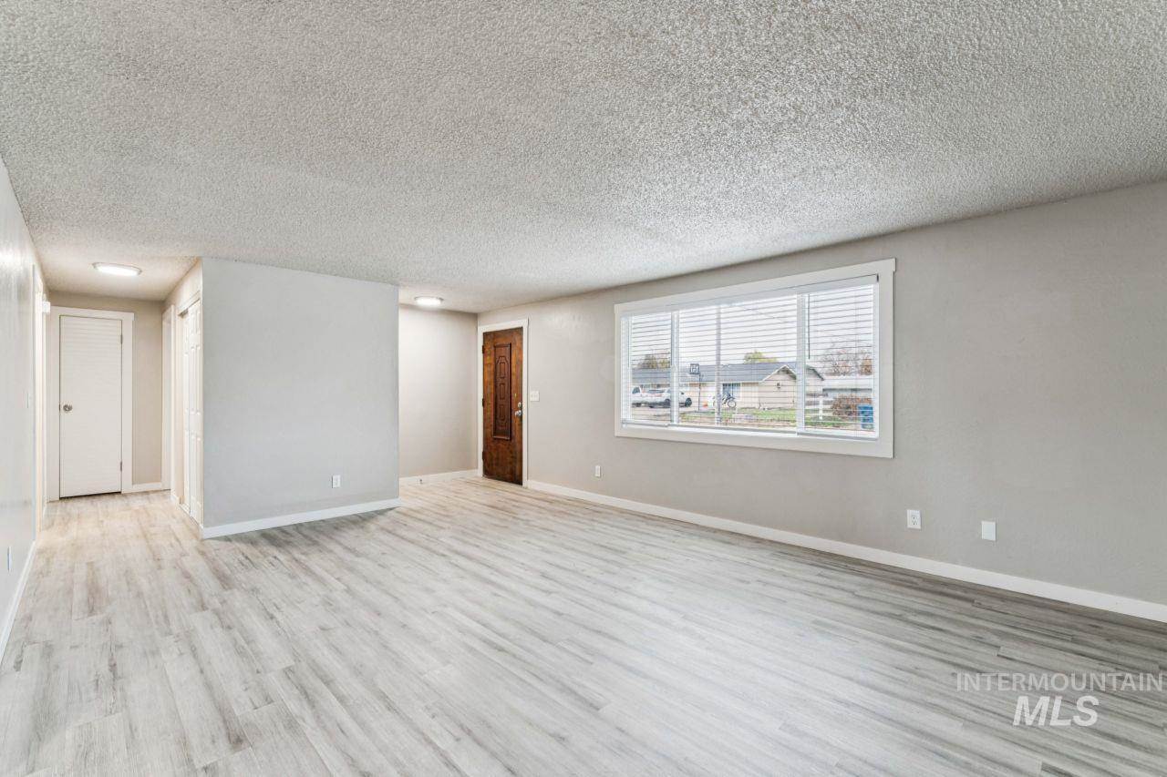 2105 Airport Ave, Caldwell, ID 83605