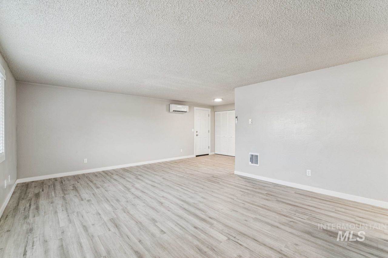 2105 Airport Ave, Caldwell, ID 83605