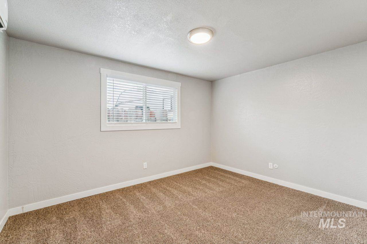 2105 Airport Ave, Caldwell, ID 83605