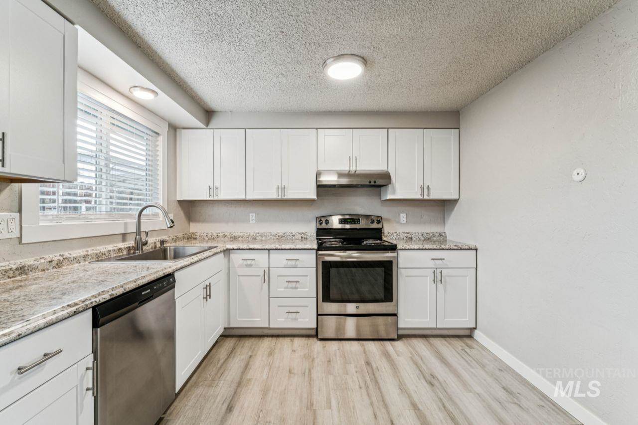 2105 Airport Ave, Caldwell, ID 83605