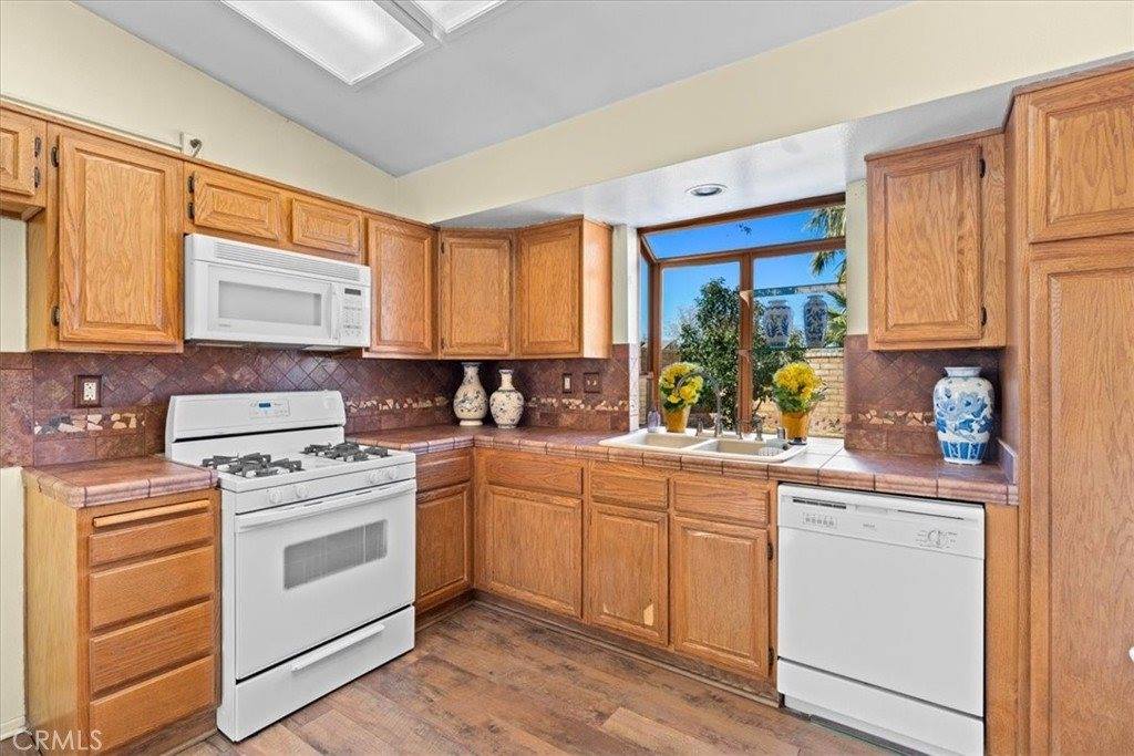 2037 West Avenue P8, Palmdale, CA 93551