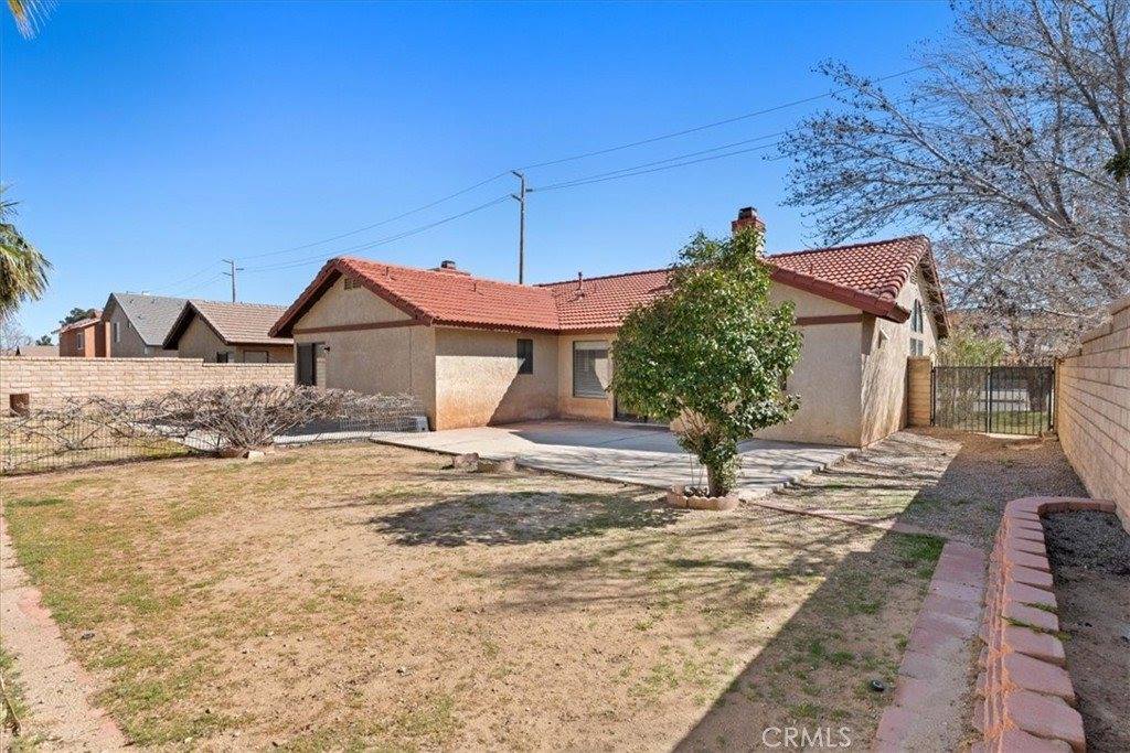 2037 West Avenue P8, Palmdale, CA 93551