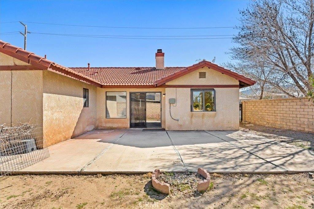 2037 West Avenue P8, Palmdale, CA 93551
