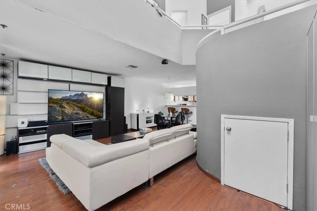 6036 Hazelhurst, North Hollywood, CA 91606