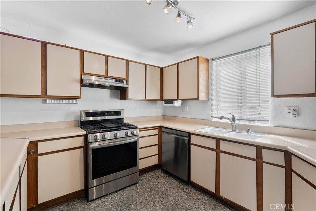 6036 Hazelhurst, North Hollywood, CA 91606