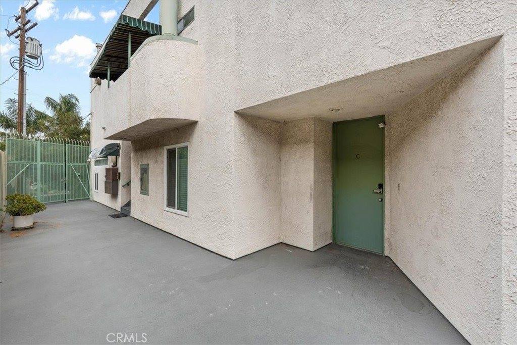 6036 Hazelhurst, North Hollywood, CA 91606