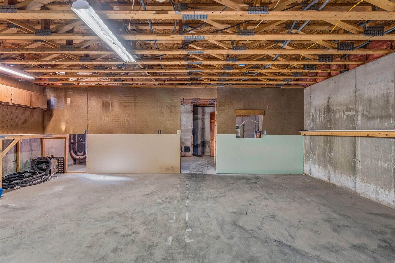 106 Nolan Road, Holden, ME 04429