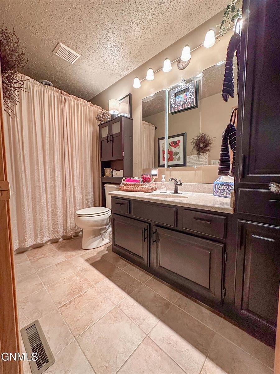 453 Brandon Drive, Bismarck, ND 58503