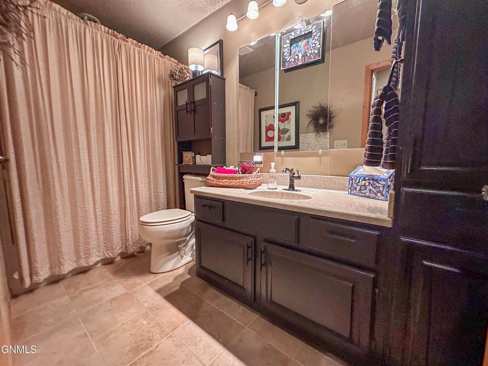 453 Brandon Drive, Bismarck, ND 58503