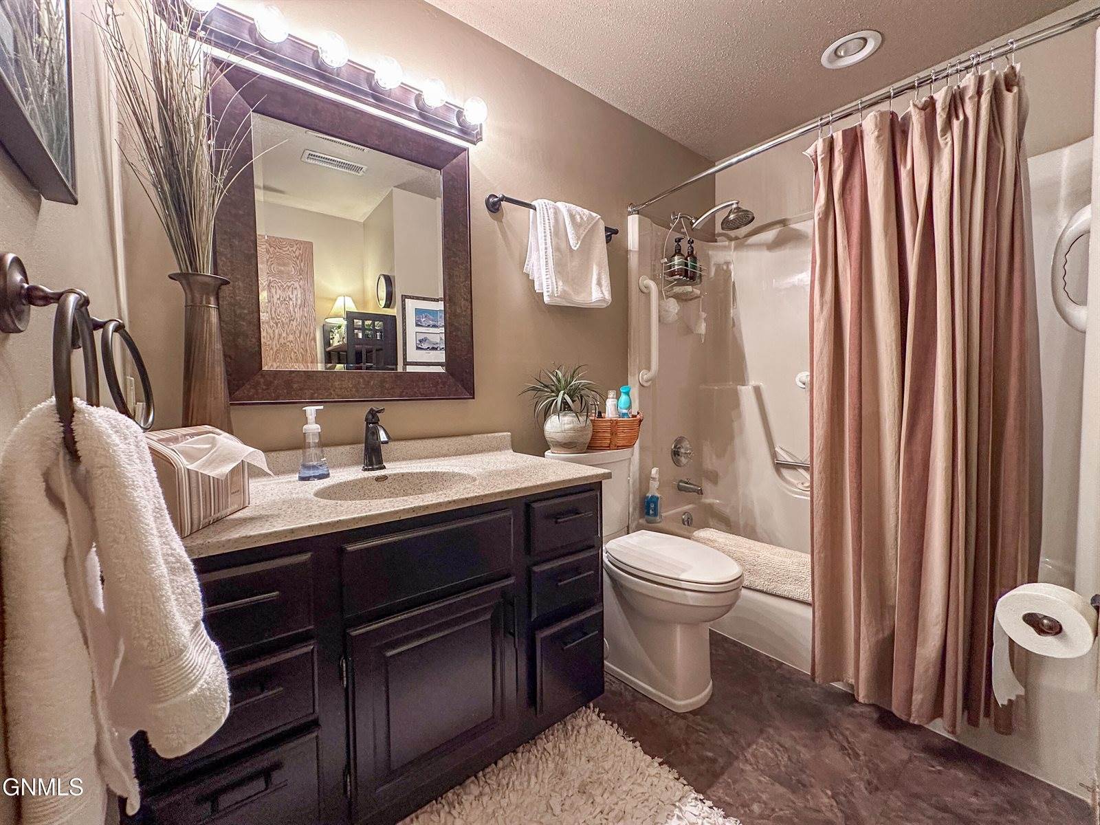 453 Brandon Drive, Bismarck, ND 58503