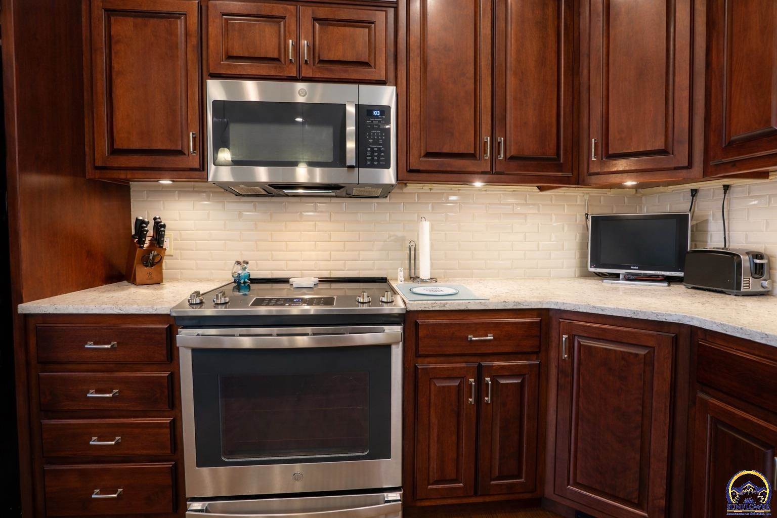 2141 SE Ratner RD, Tecumseh, KS 66542