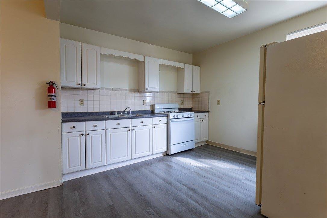 832 Broadway Ave, McKees Rocks, PA 15136