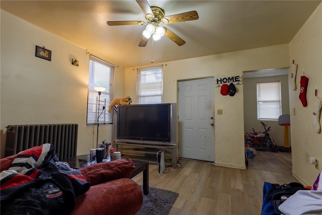 832 Broadway Ave, McKees Rocks, PA 15136