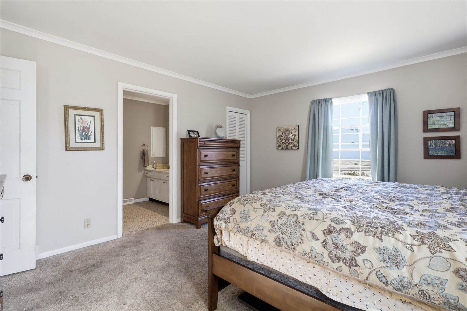 2830 28th Street, Rock Island, IL 61201