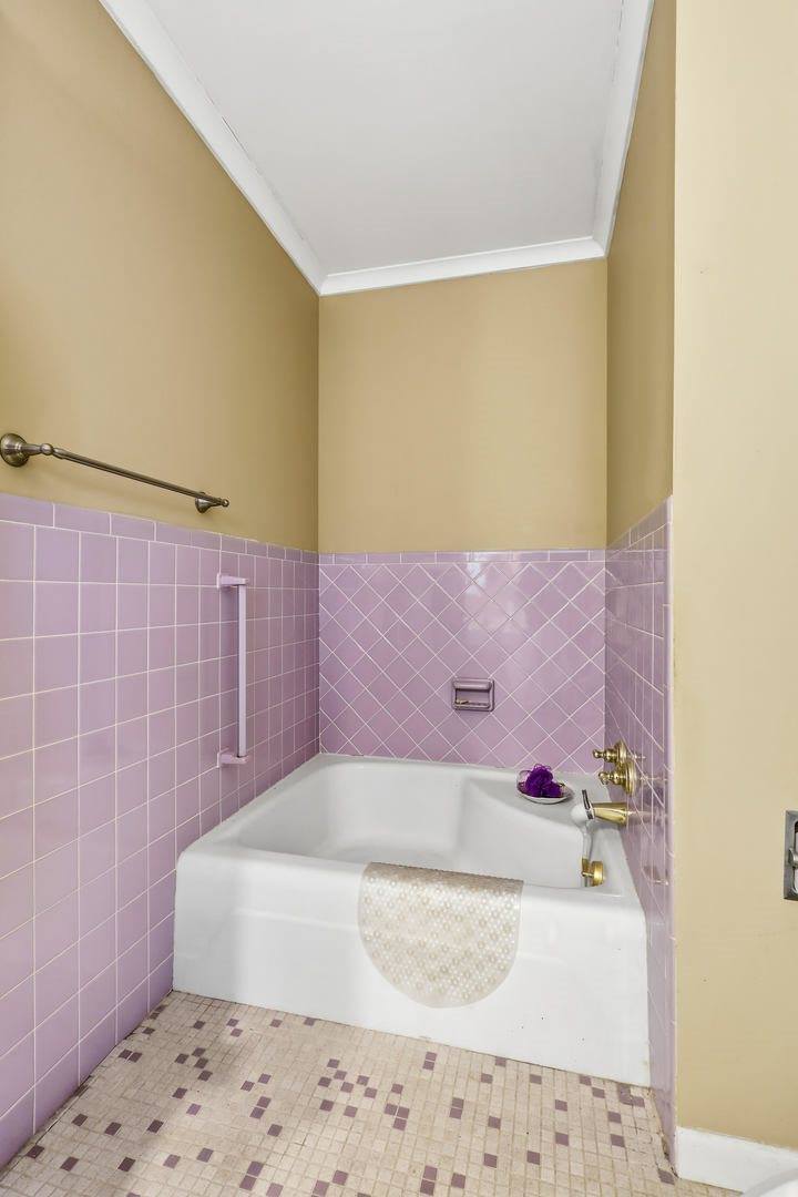 2830 28th Street, Rock Island, IL 61201