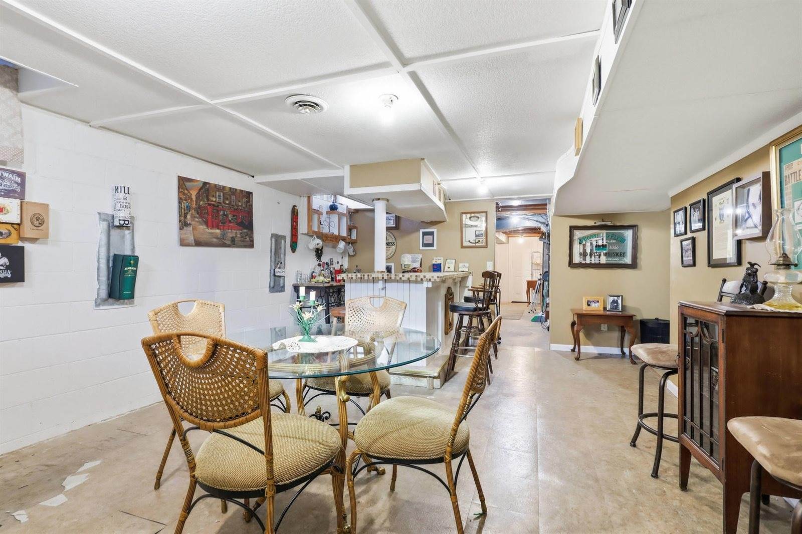 2830 28th Street, Rock Island, IL 61201