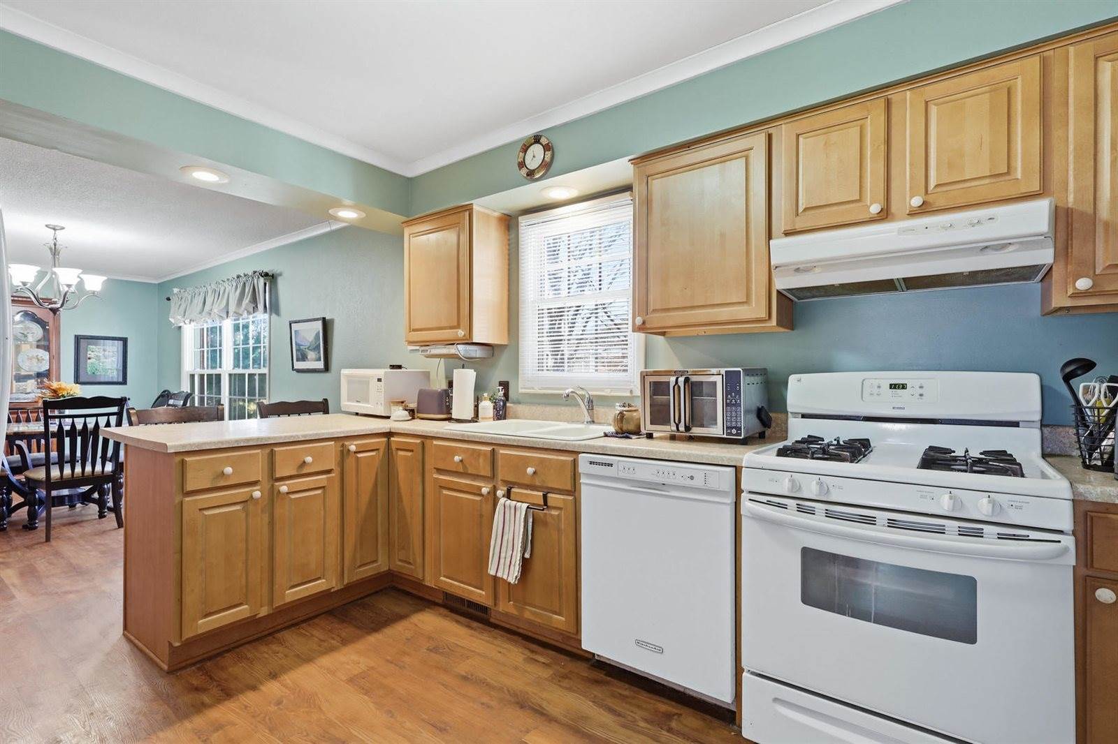 2830 28th Street, Rock Island, IL 61201