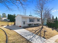 2514 Sheffield Drive, Davenport, IA 52806