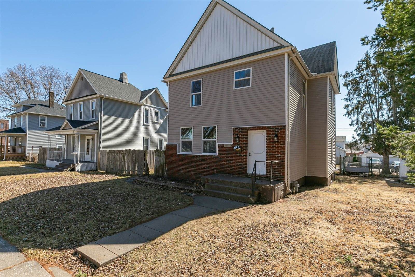 2015 West 5th Street, Davenport, IA 52802