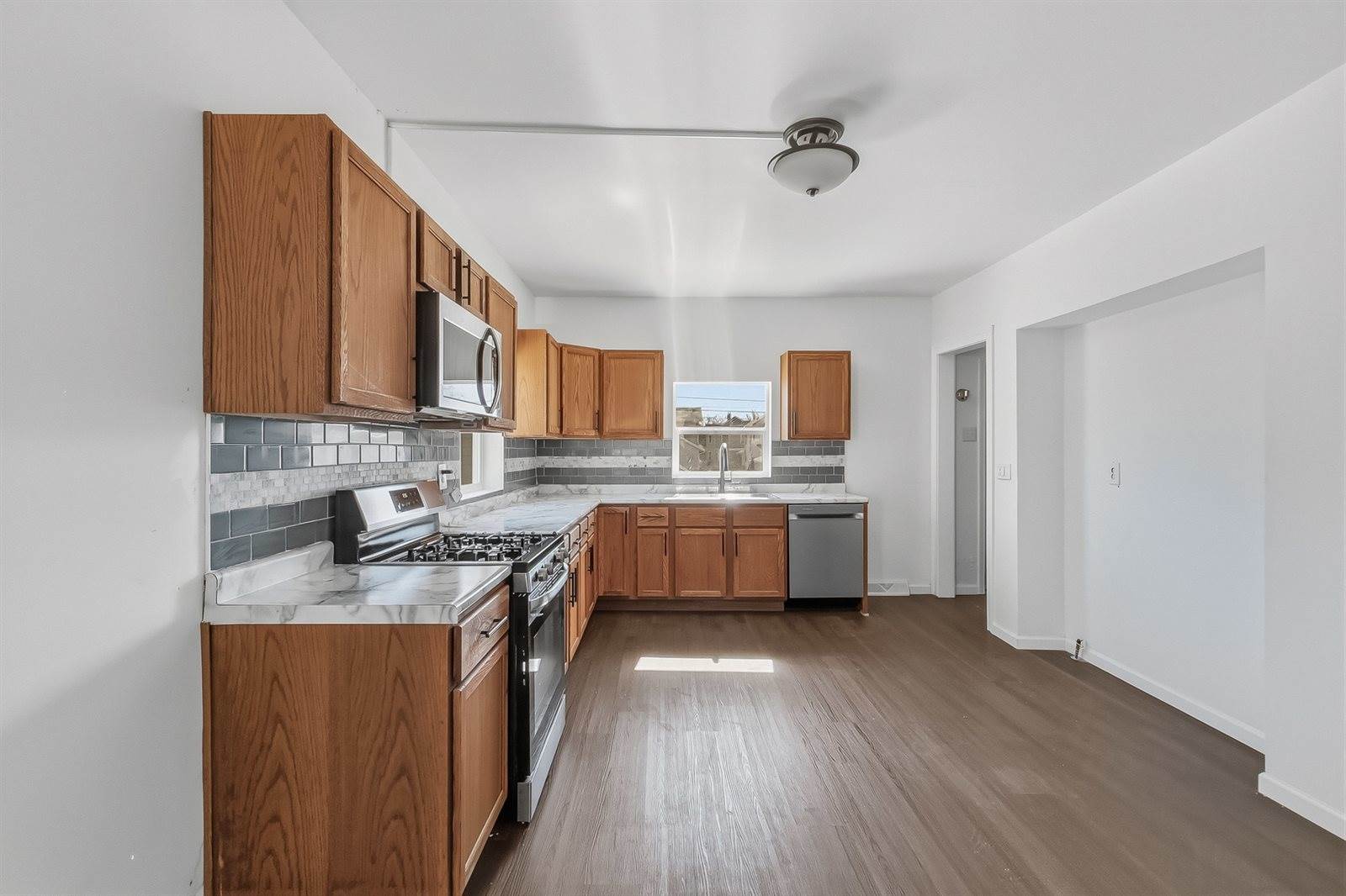 2015 West 5th Street, Davenport, IA 52802