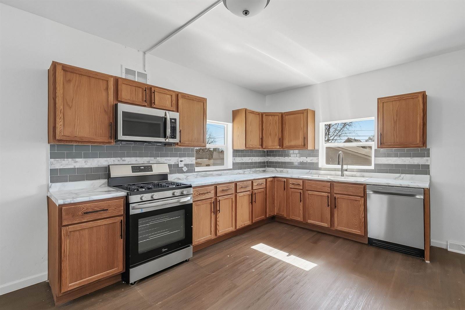 2015 West 5th Street, Davenport, IA 52802