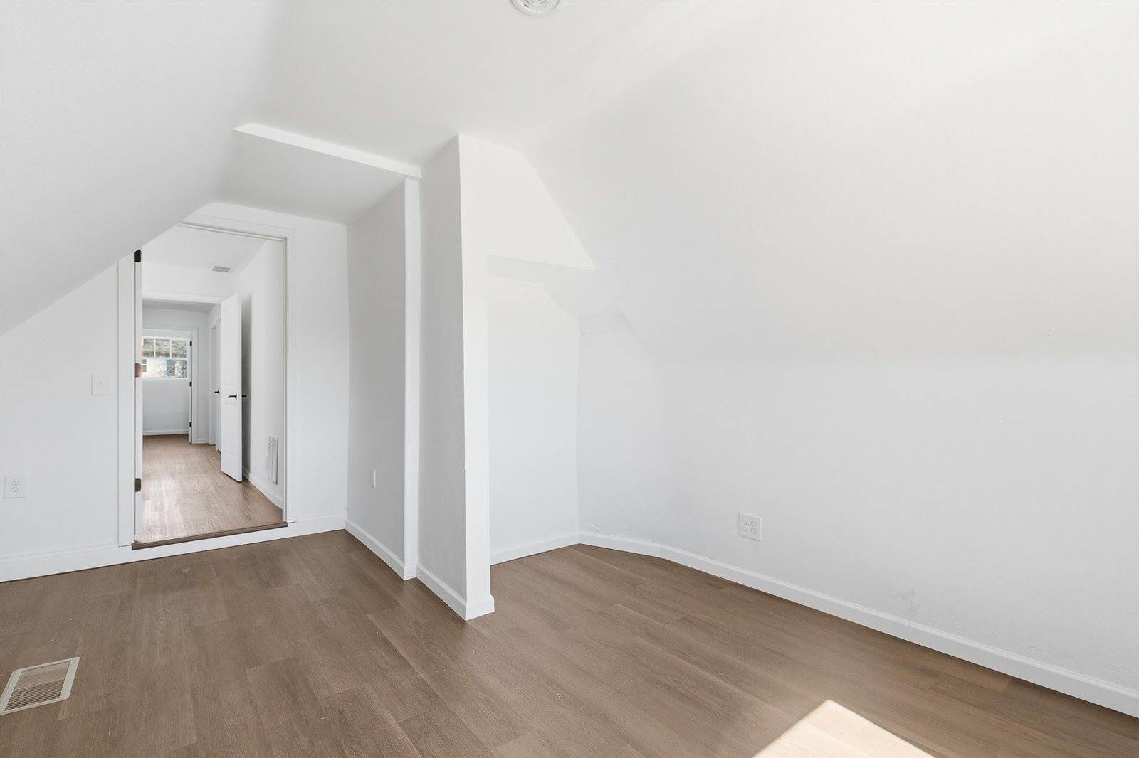 2015 West 5th Street, Davenport, IA 52802