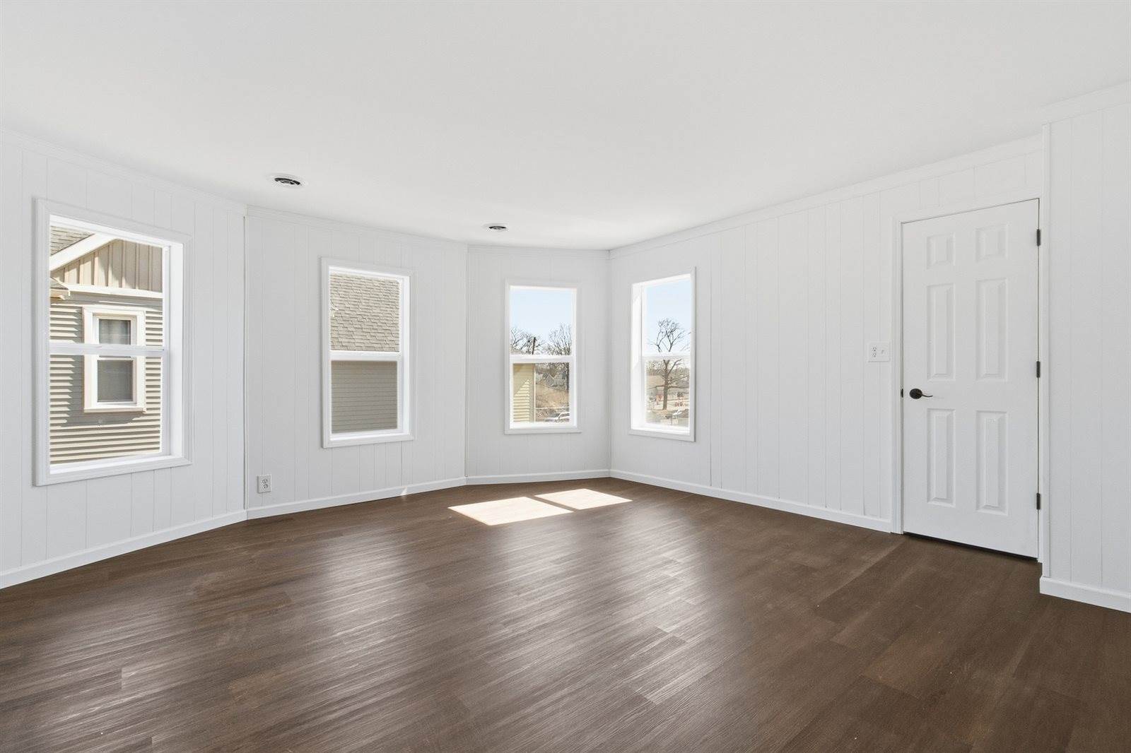 2015 West 5th Street, Davenport, IA 52802