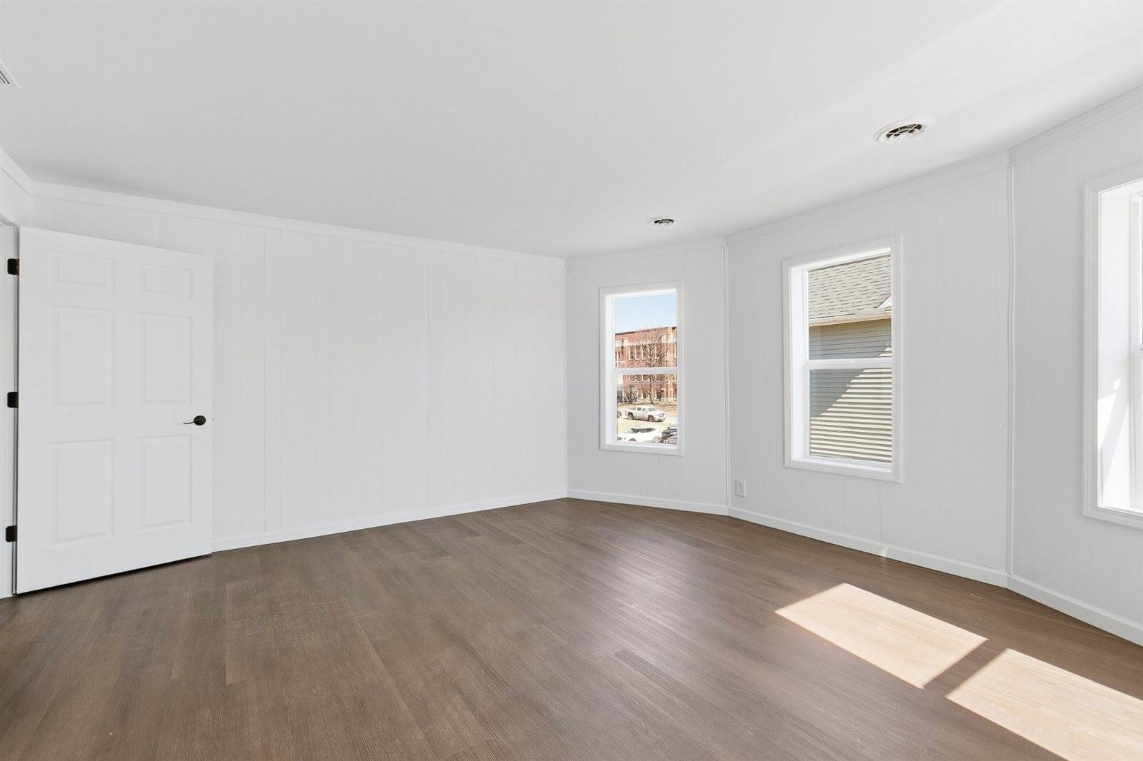 2015 West 5th Street, Davenport, IA 52802