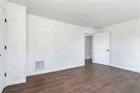 2015 West 5th Street, Davenport, IA 52802