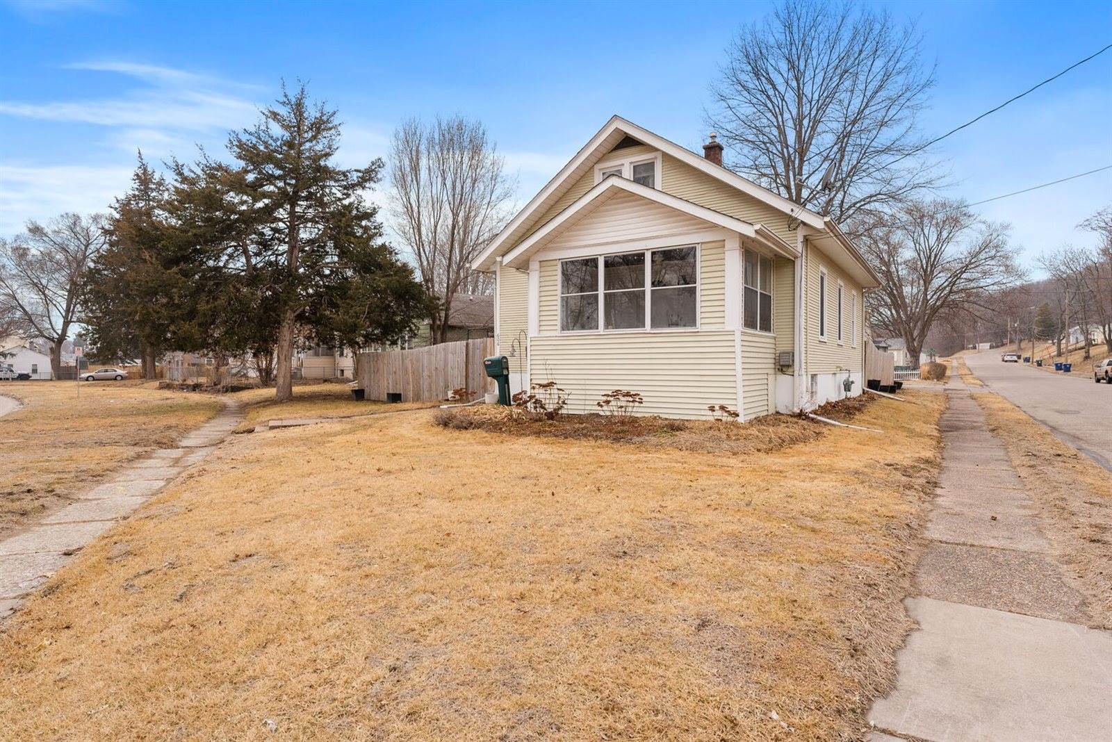 606 Indian Road, Davenport, IA 52802