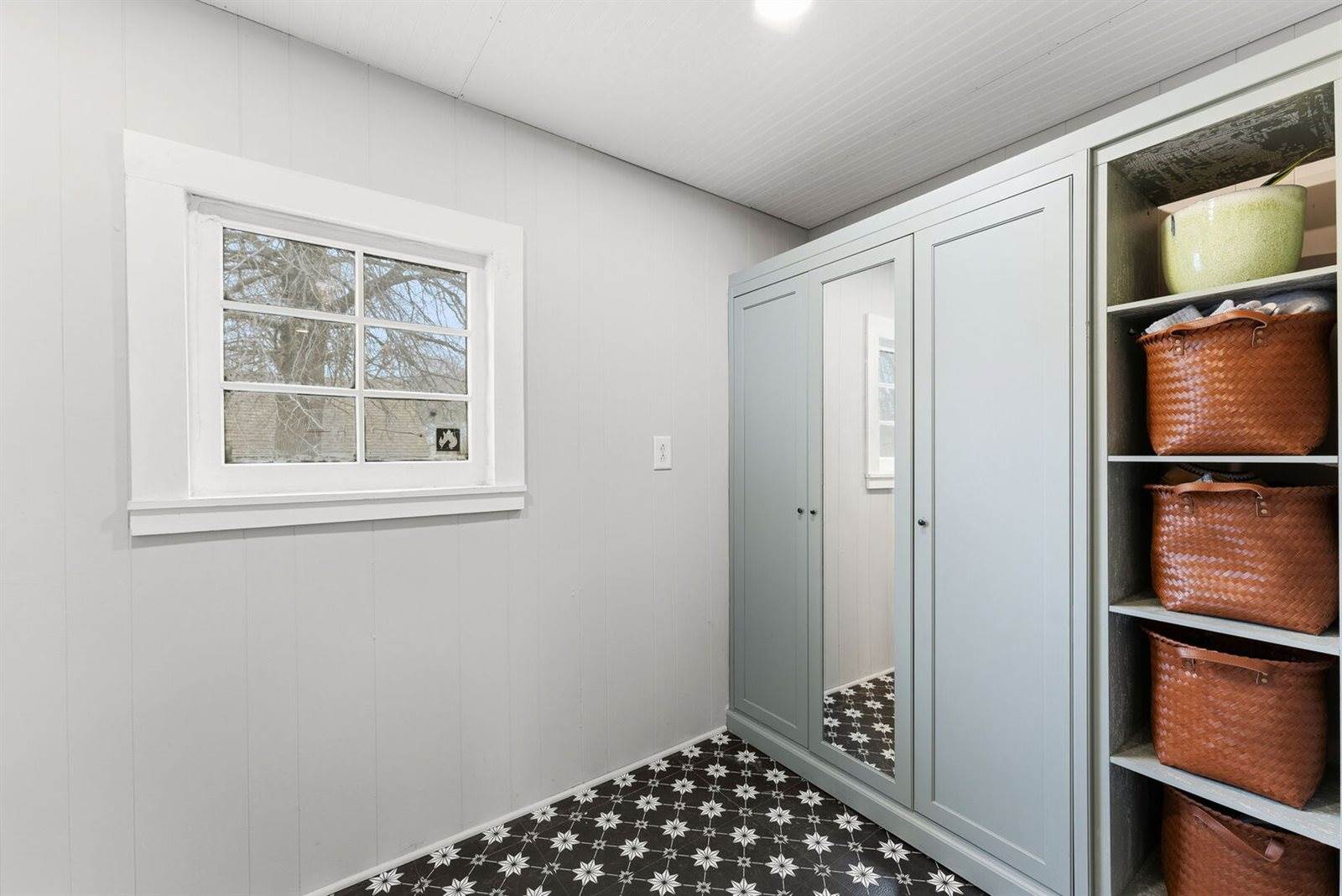 606 Indian Road, Davenport, IA 52802