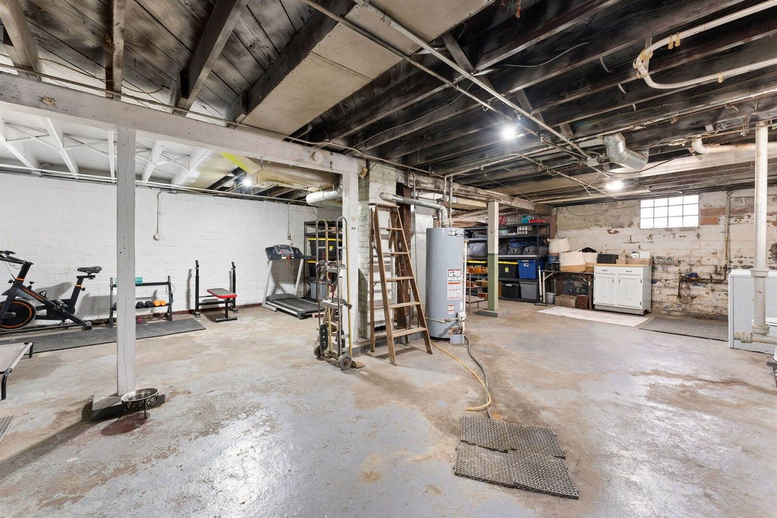 606 Indian Road, Davenport, IA 52802