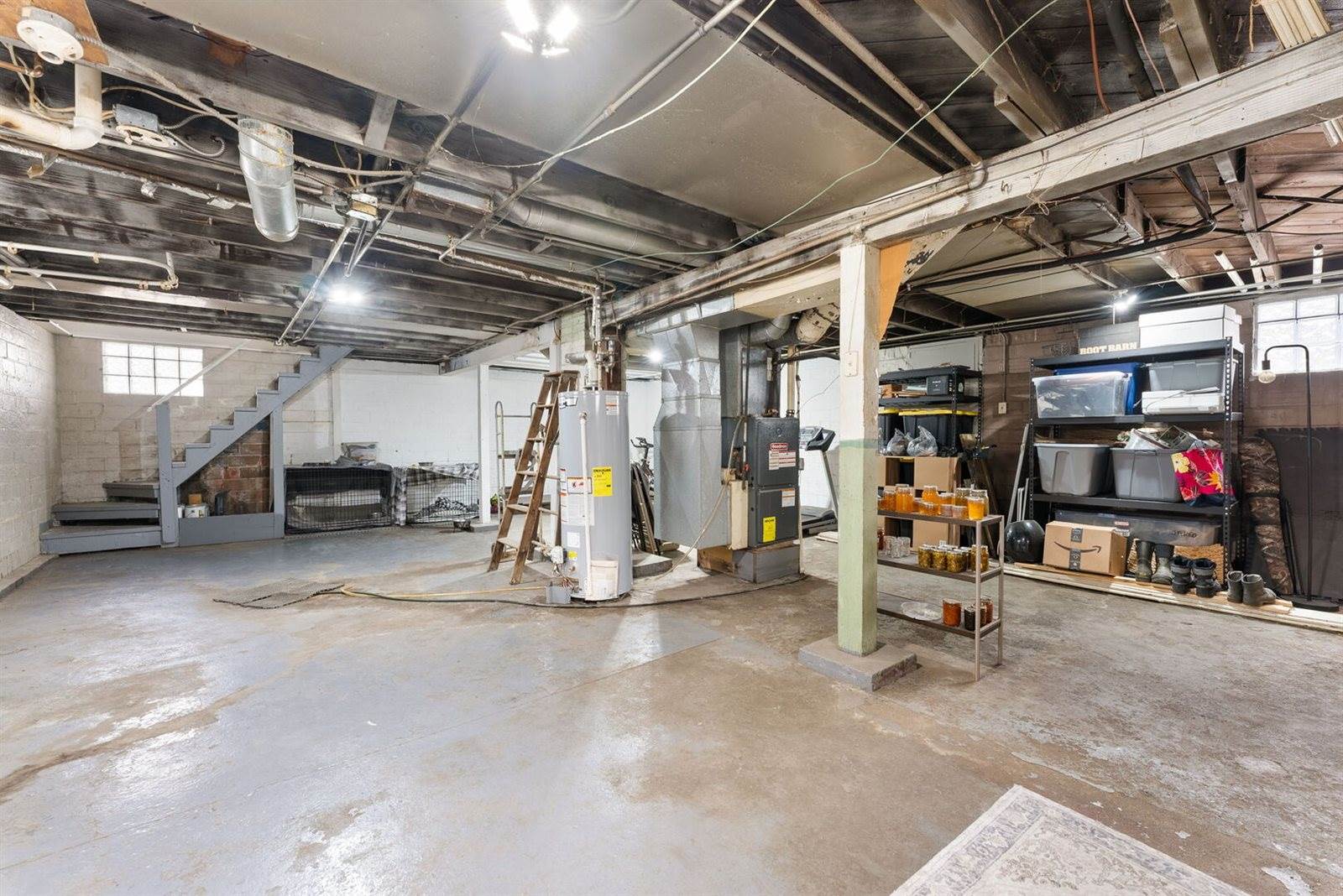 606 Indian Road, Davenport, IA 52802