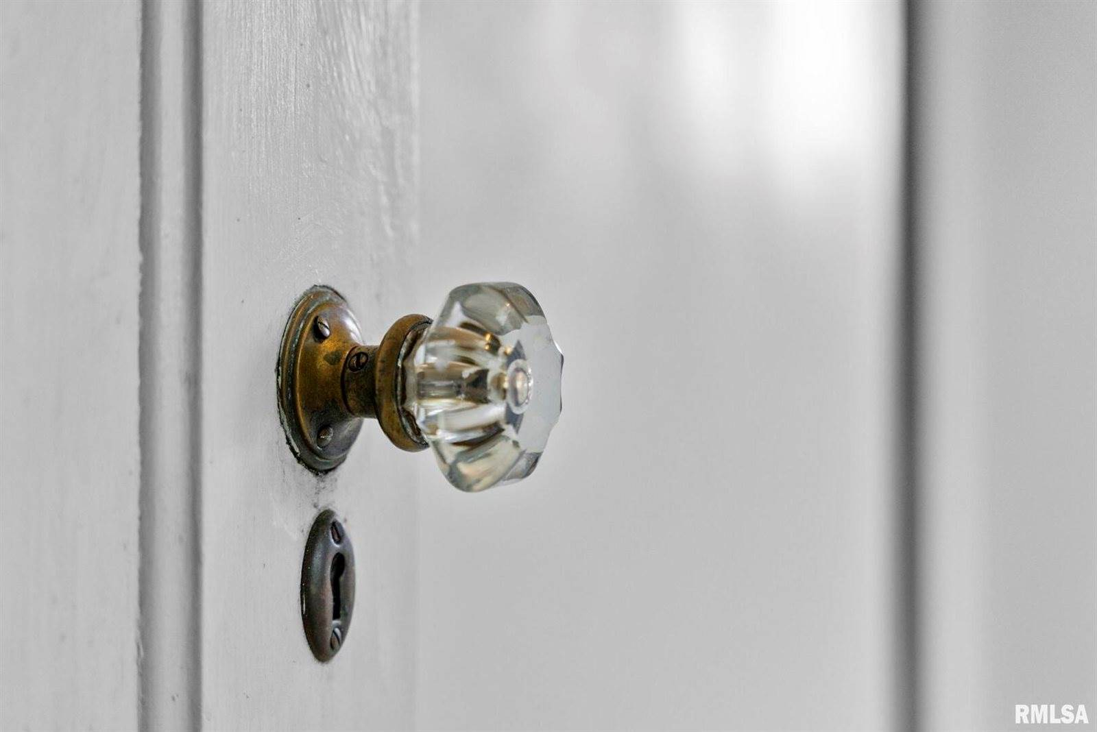 217 40TH Street, Moline, IL 61265