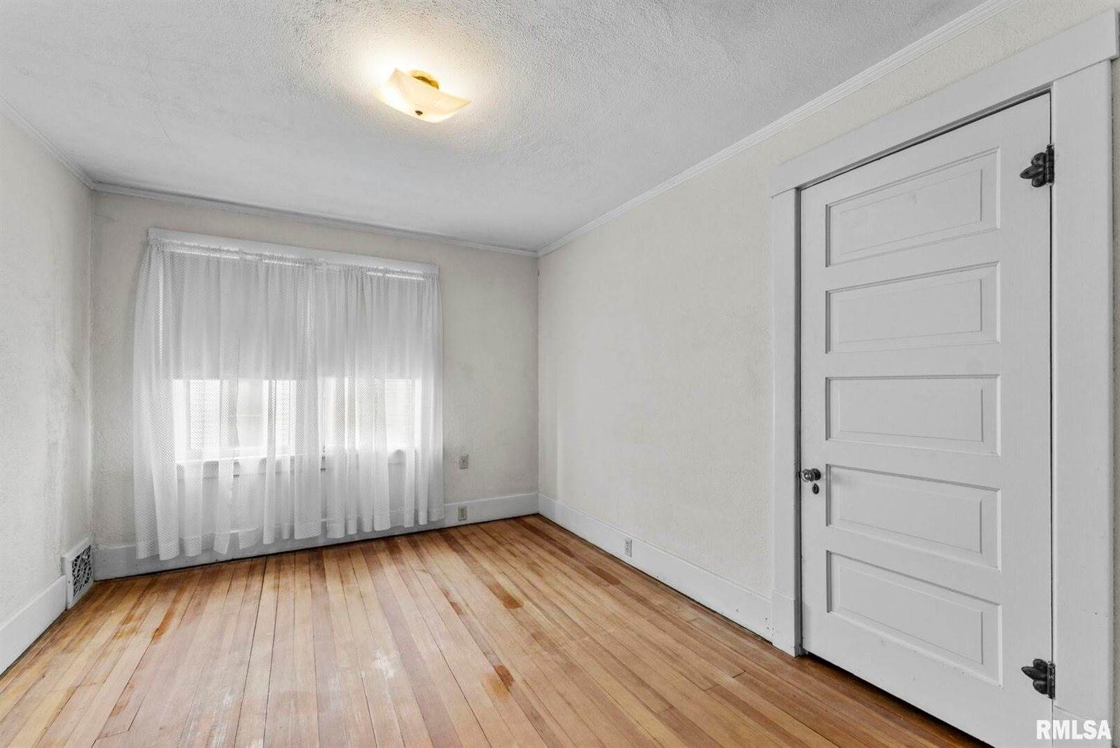 217 40TH Street, Moline, IL 61265