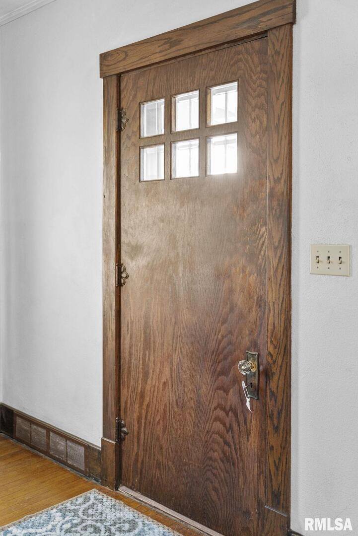 217 40TH Street, Moline, IL 61265