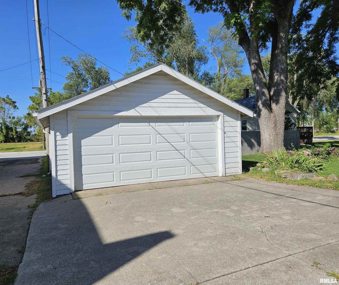 217 40TH Street, Moline, IL 61265