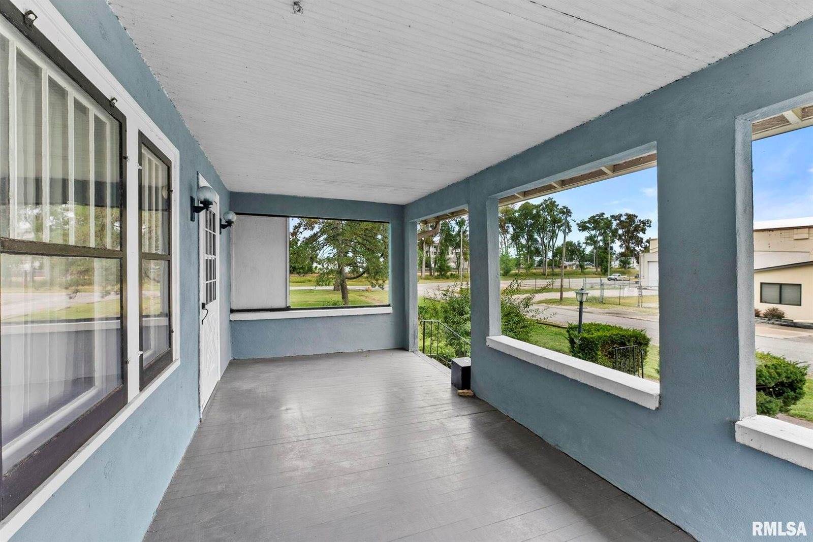 217 40TH Street, Moline, IL 61265