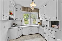 217 40TH Street, Moline, IL 61265