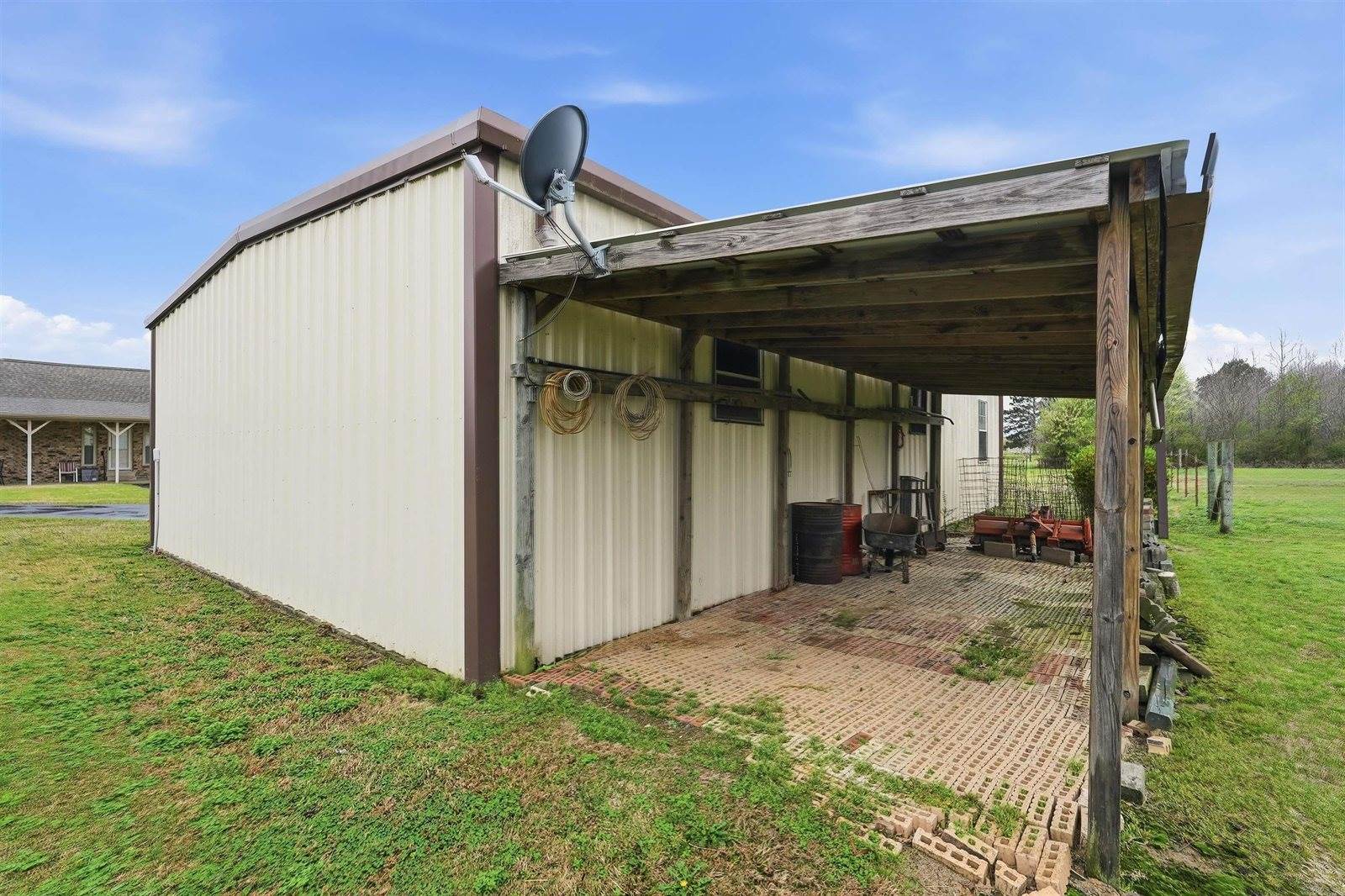 17 N Church, Vilonia, AR 72173