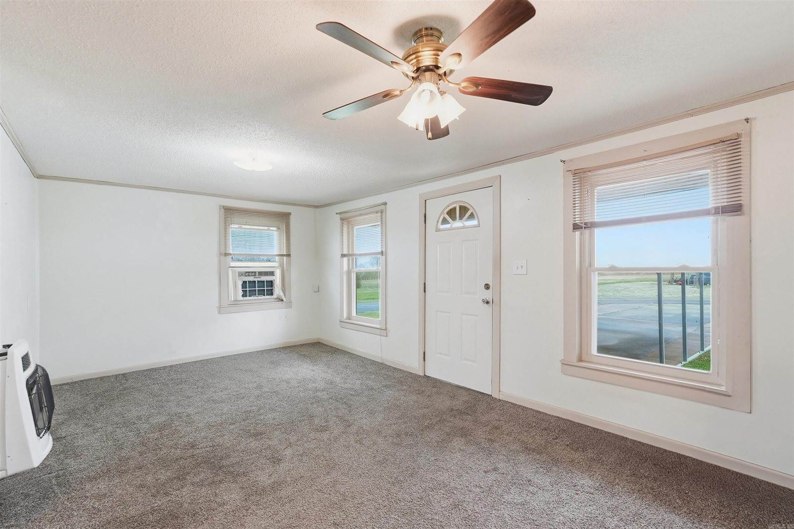 17 N Church, Vilonia, AR 72173