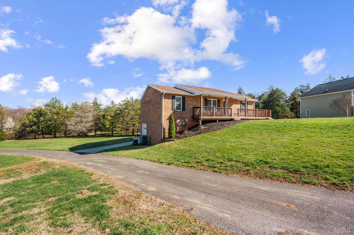 1578 Village Court, Bedford, VA 24523