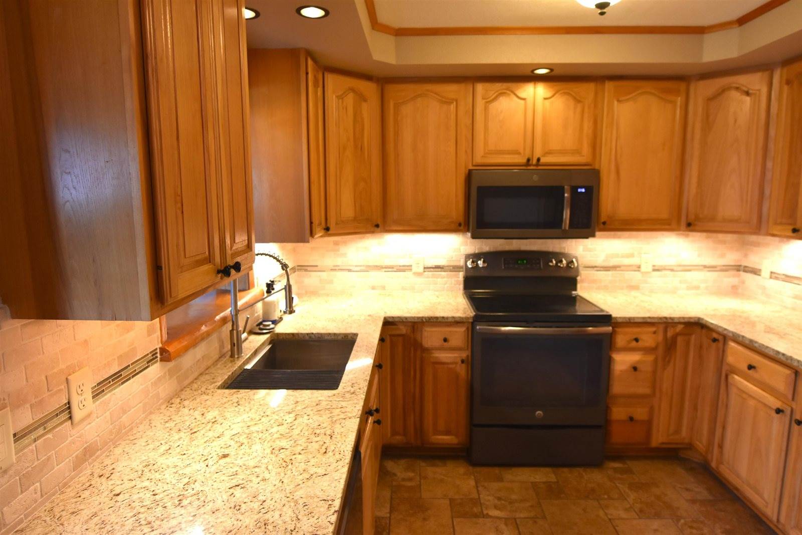 3717 Token, Burke, WI 53532