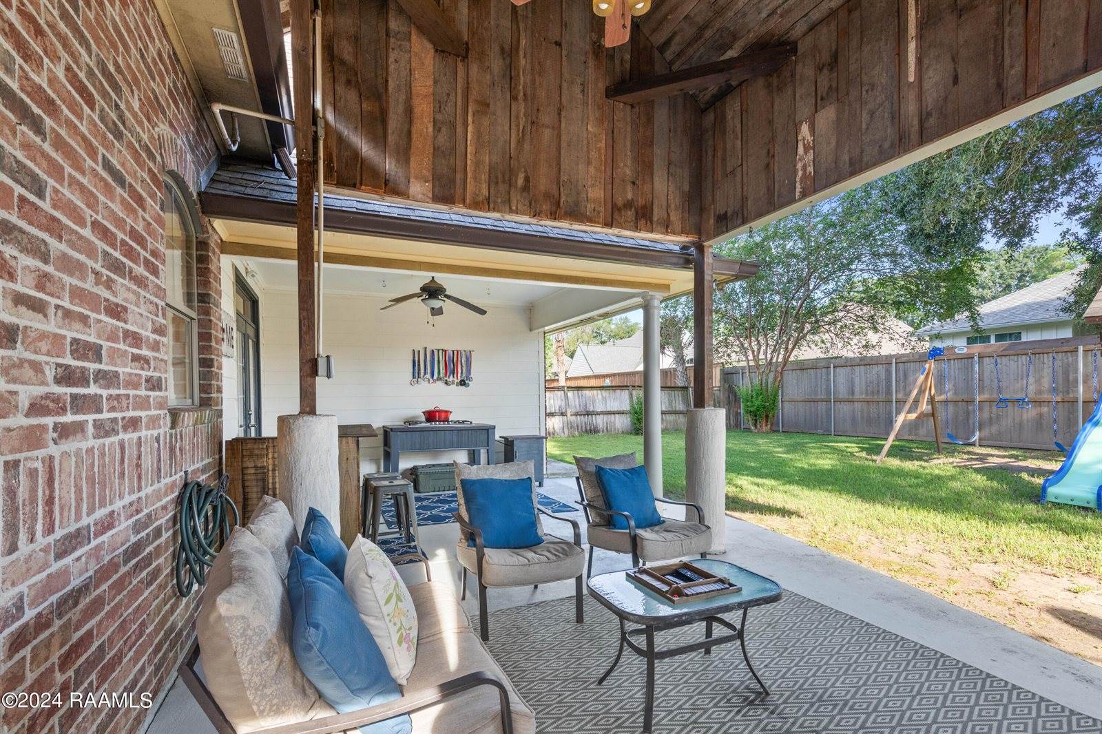 41 Oakthorn Court, Youngsville, LA 70592