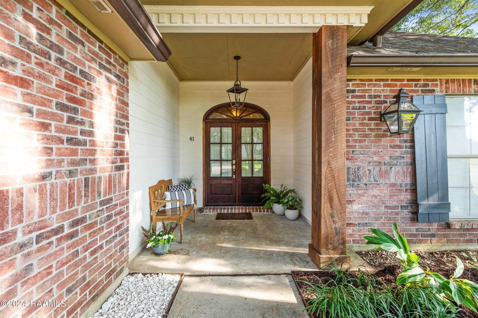 41 Oakthorn Court, Youngsville, LA 70592